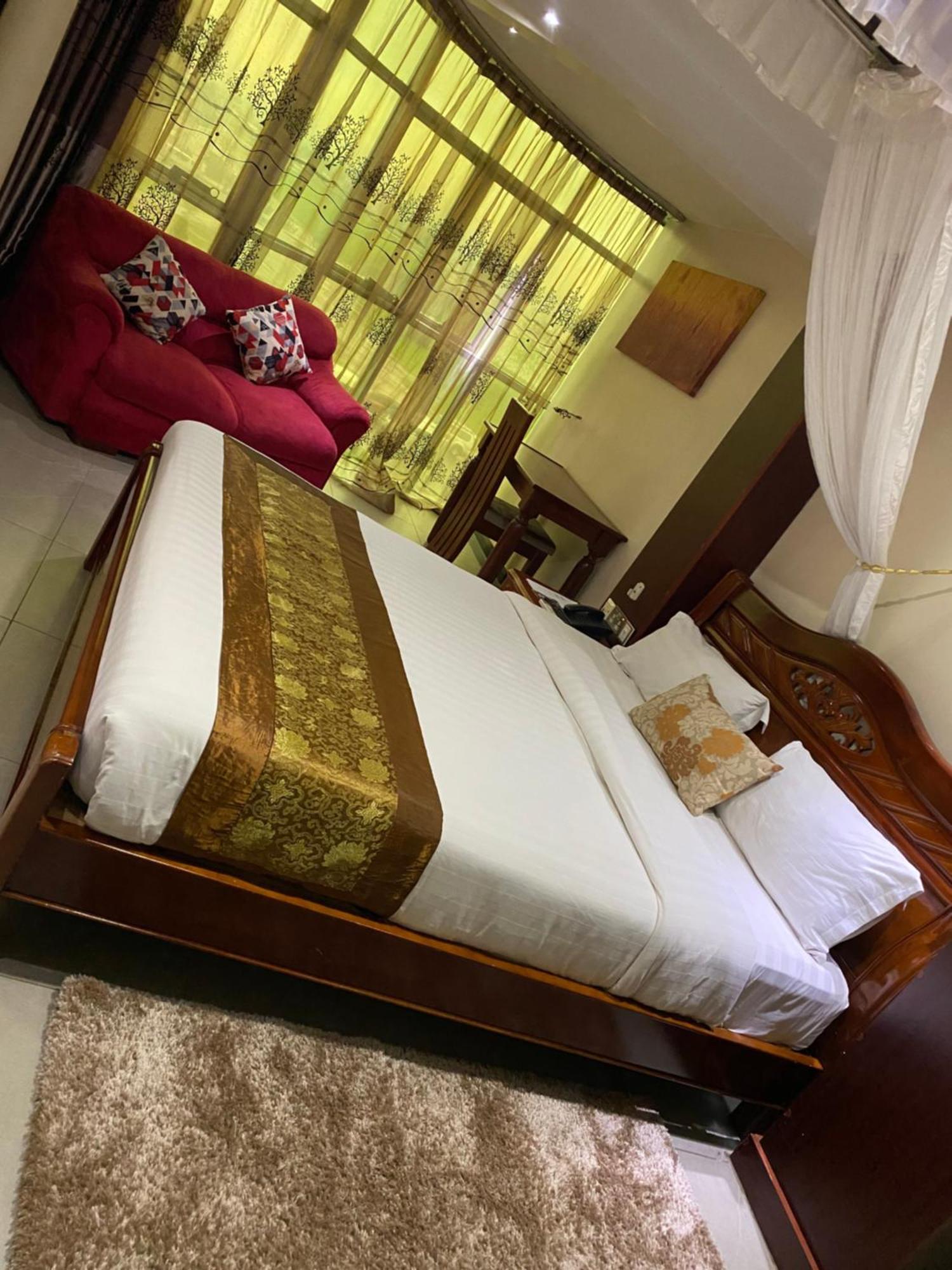 La Grande Hotel Kampala Ngoại thất bức ảnh