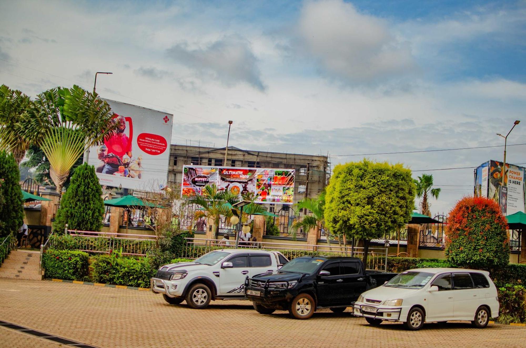 La Grande Hotel Kampala Ngoại thất bức ảnh