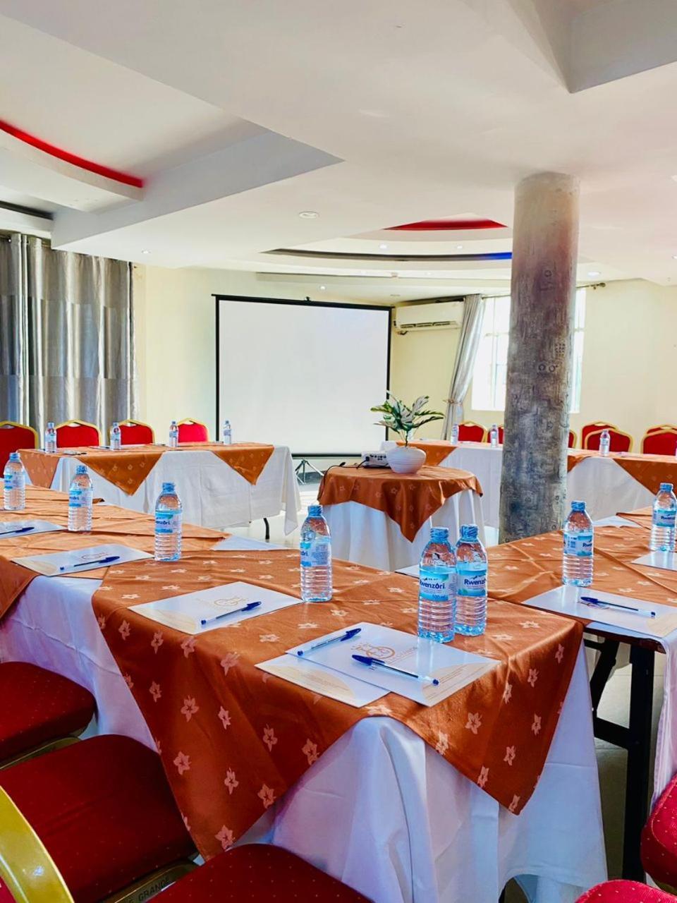 La Grande Hotel Kampala Ngoại thất bức ảnh
