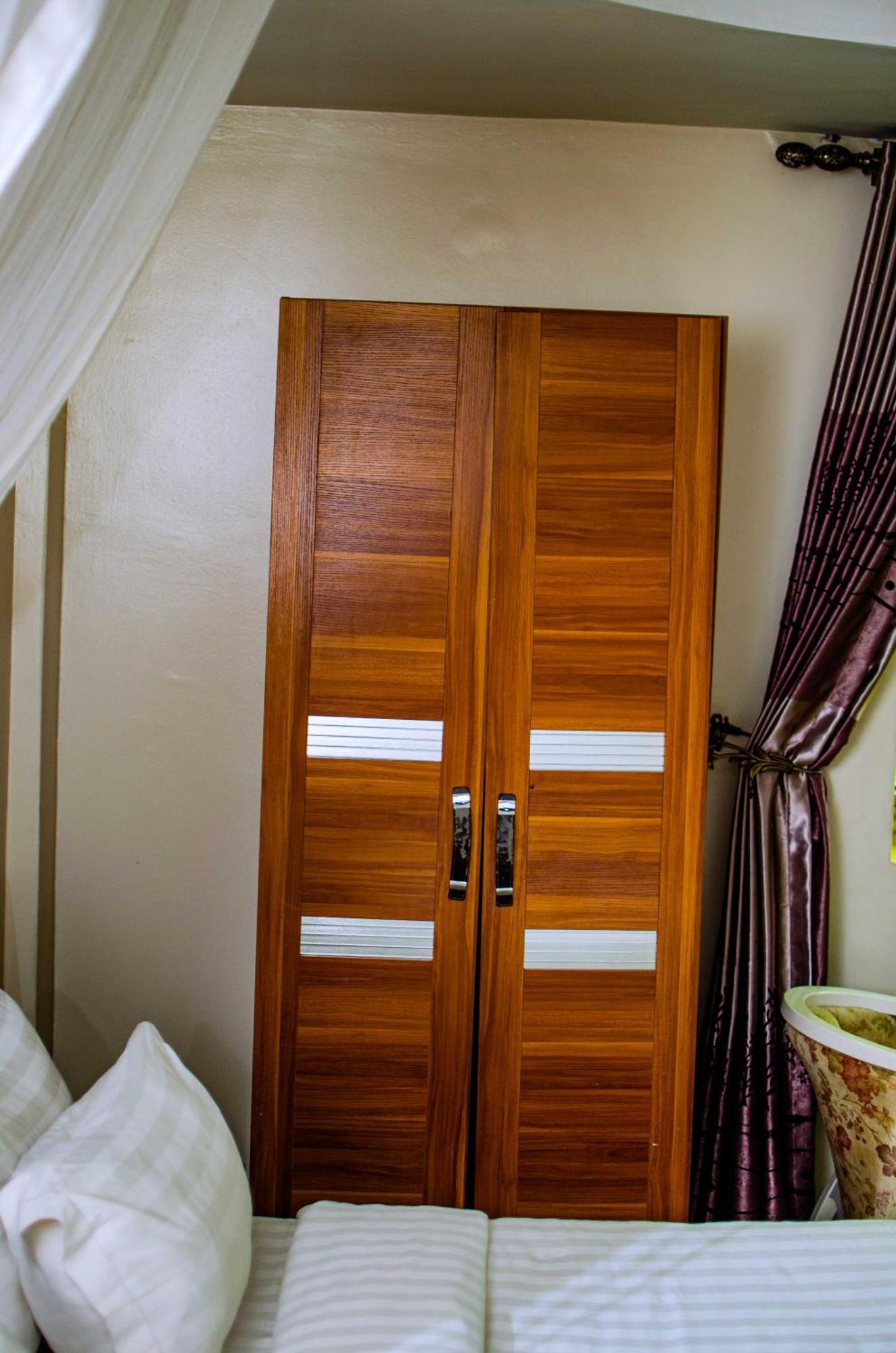 La Grande Hotel Kampala Ngoại thất bức ảnh