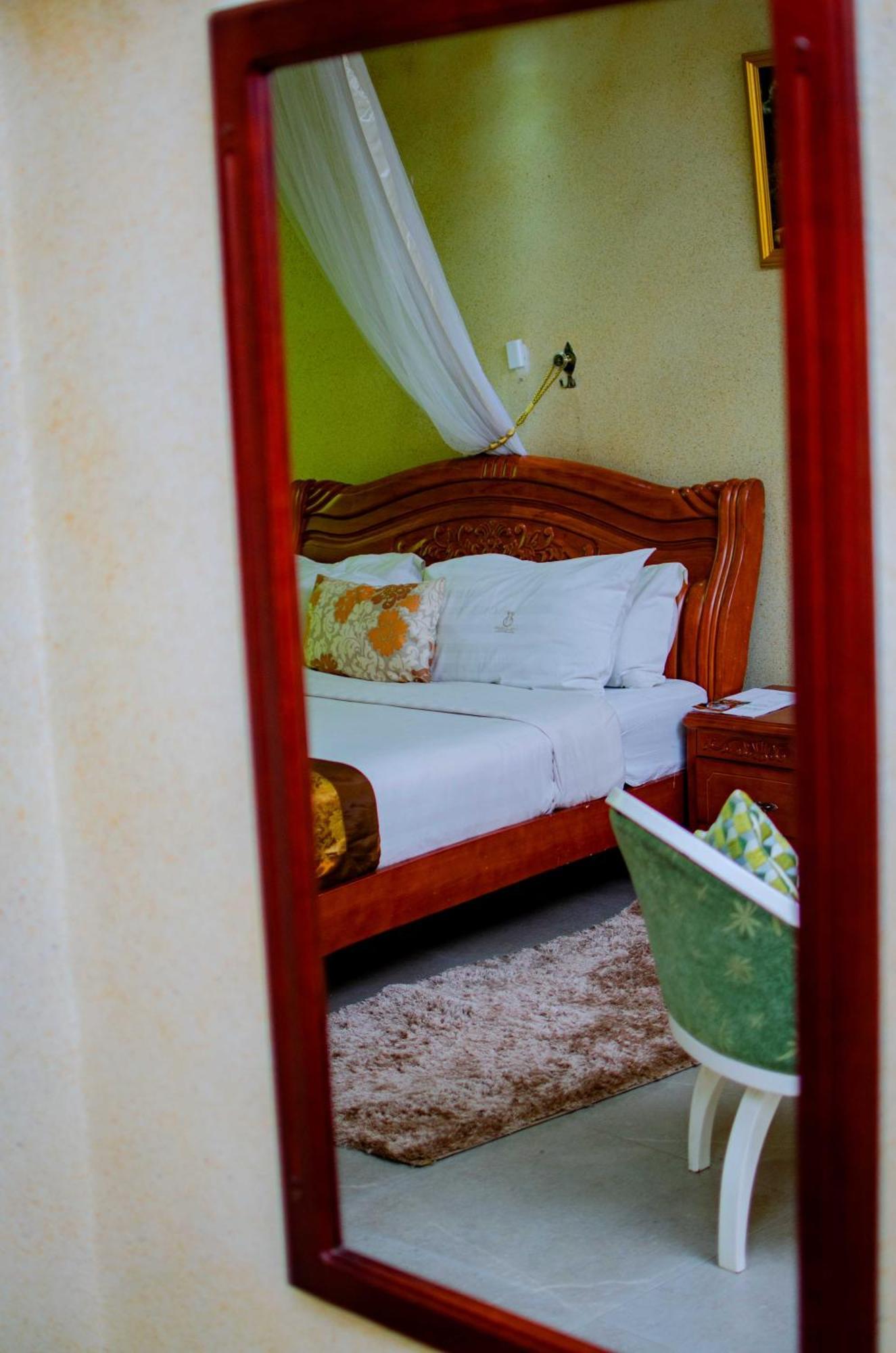 La Grande Hotel Kampala Ngoại thất bức ảnh
