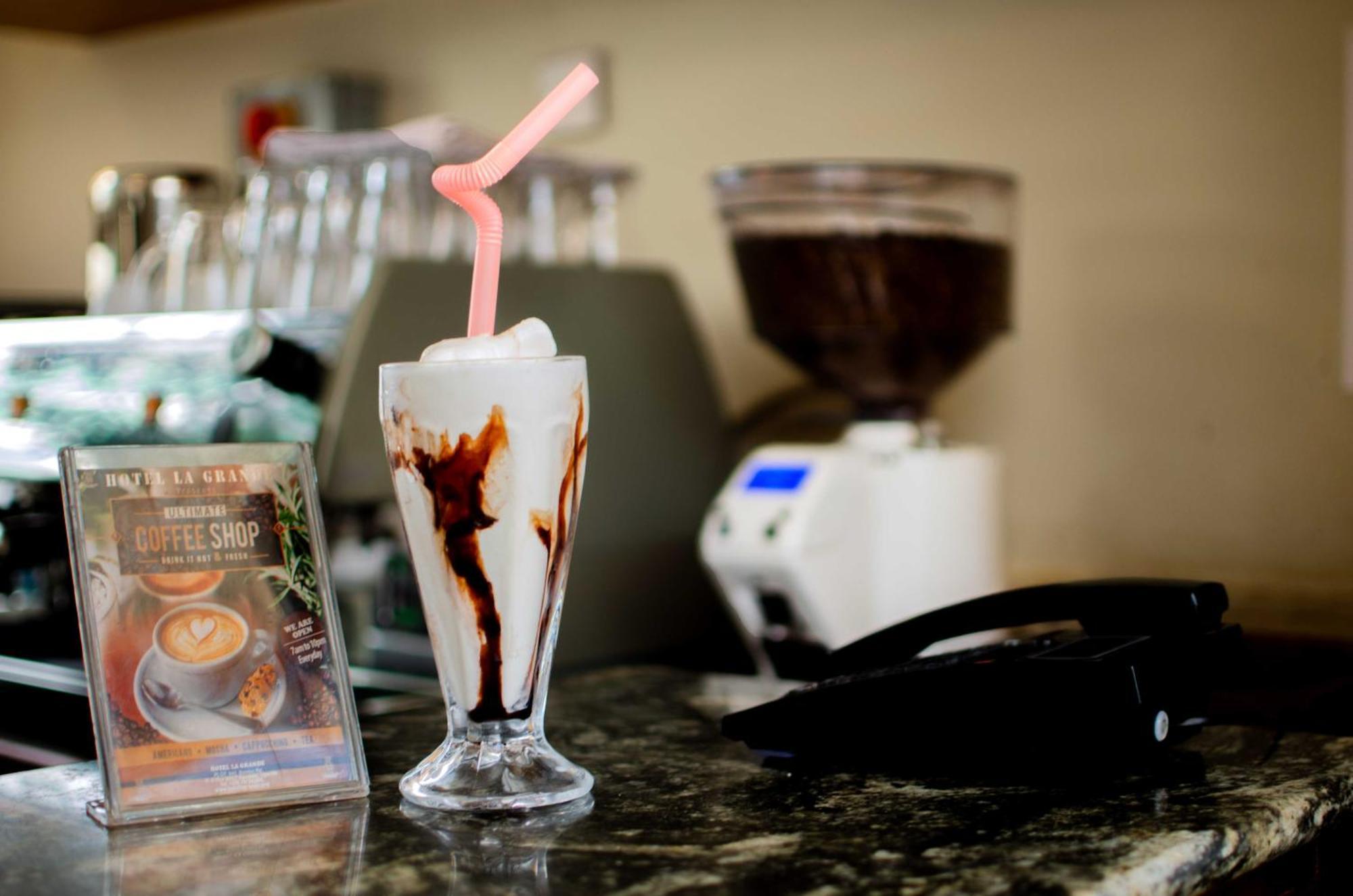 La Grande Hotel Kampala Ngoại thất bức ảnh
