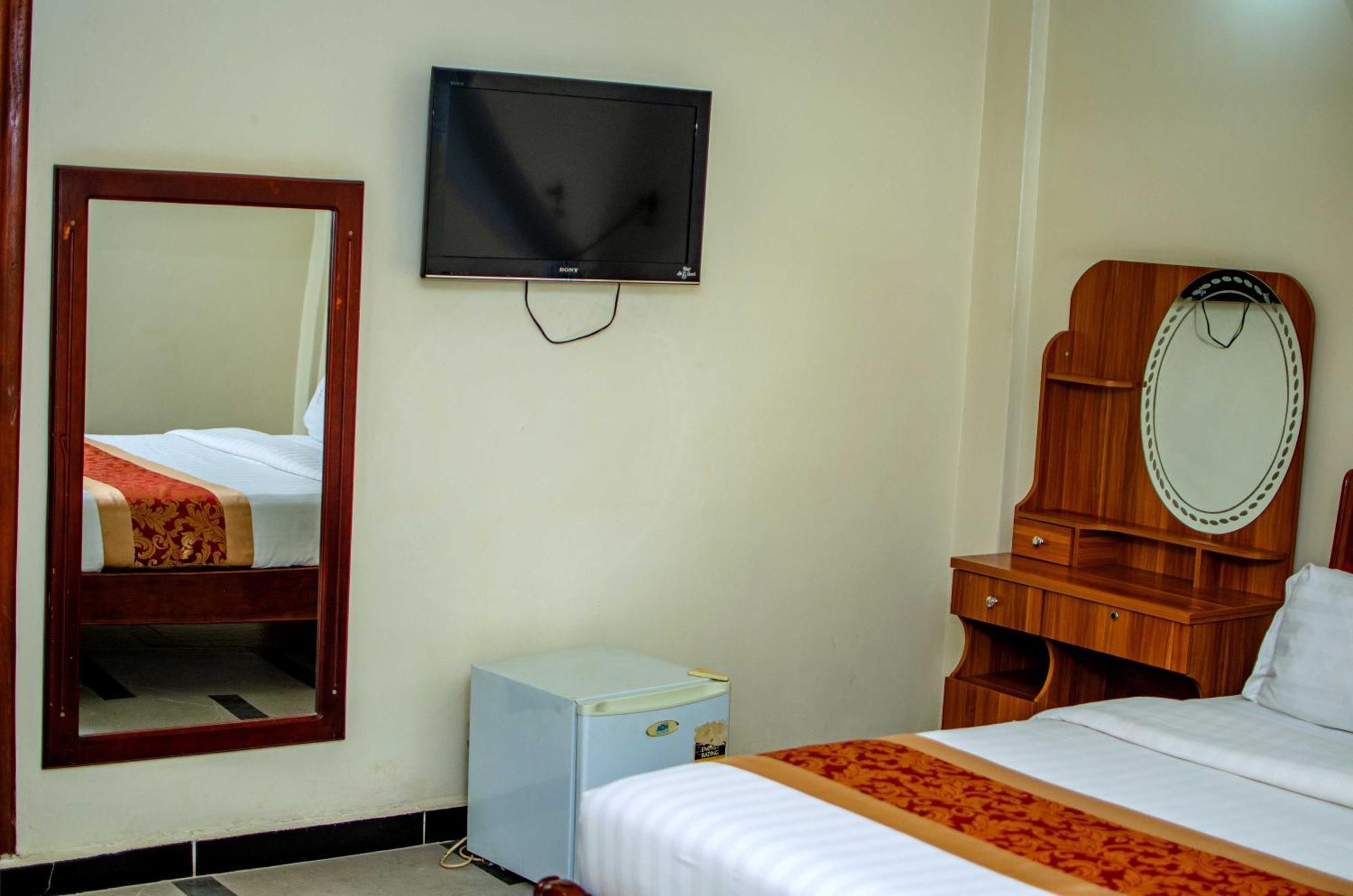 La Grande Hotel Kampala Ngoại thất bức ảnh