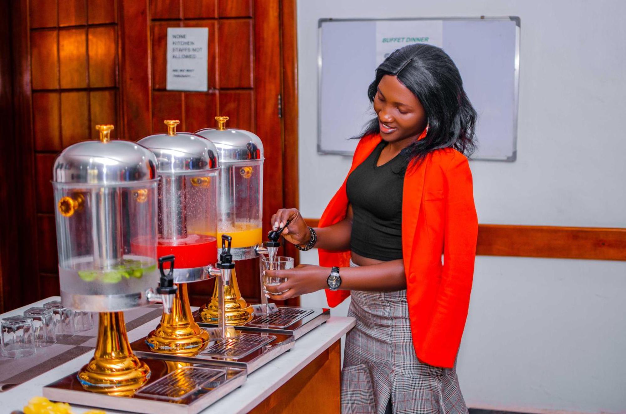 La Grande Hotel Kampala Ngoại thất bức ảnh