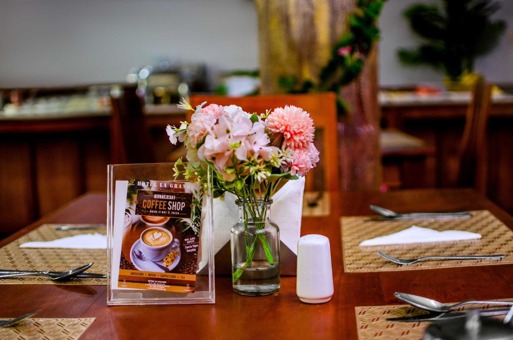 La Grande Hotel Kampala Ngoại thất bức ảnh