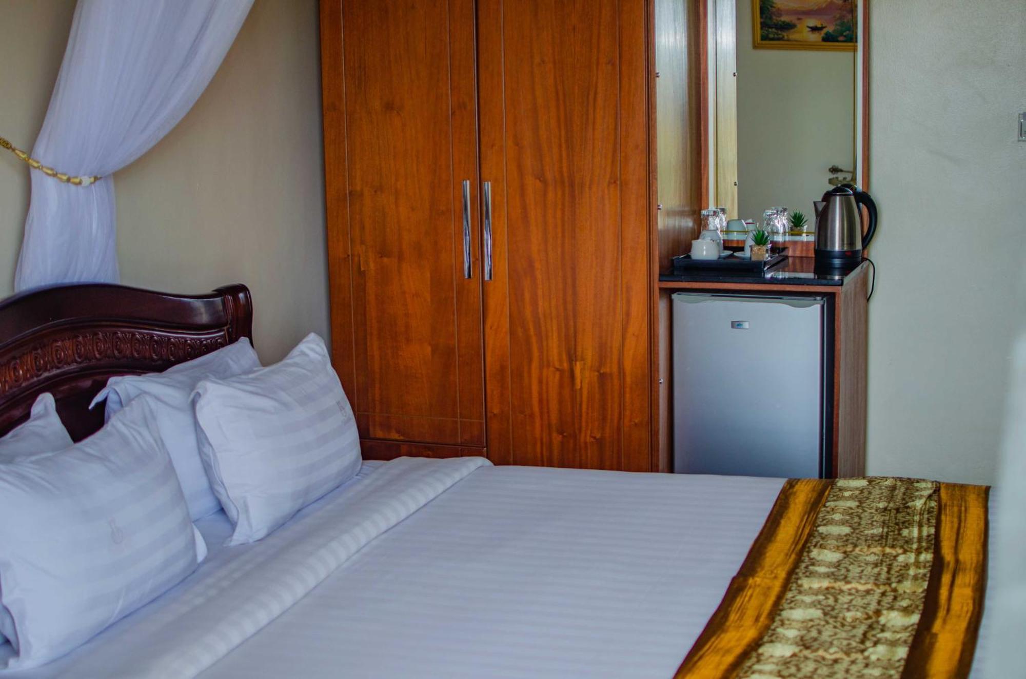 La Grande Hotel Kampala Ngoại thất bức ảnh