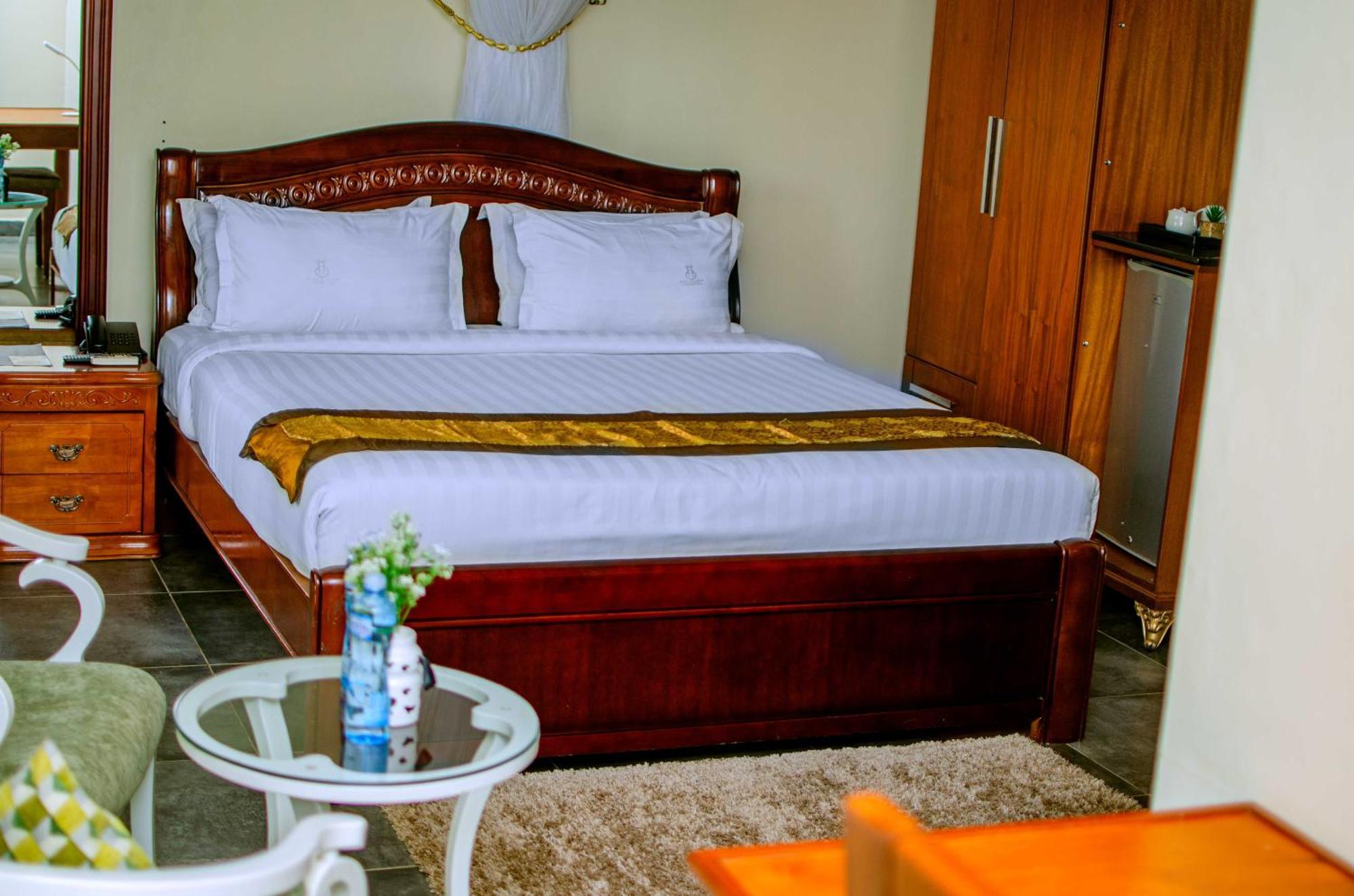 La Grande Hotel Kampala Ngoại thất bức ảnh